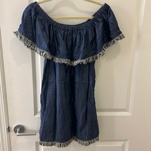 Line & dot off the shoulder dress